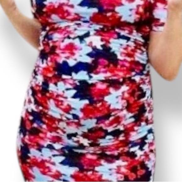 A PEA IN THE POD Isabella Oliver Ruched Red Blue Floral Maternity Mini Dress Top - Picture 3 of 12